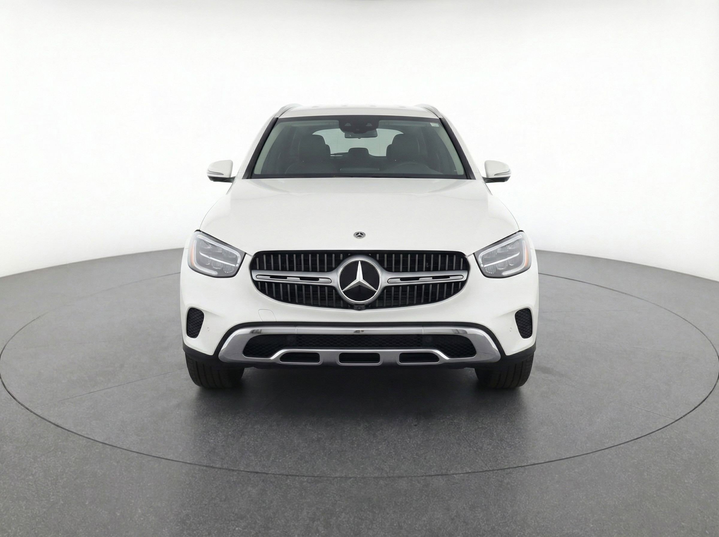 Used 2024 Mercedes-Benz GLC 300 image 2