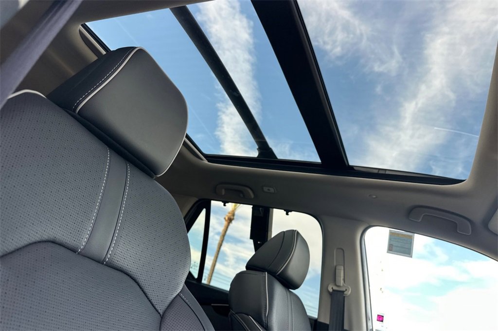 Certified 2025 Honda Pilot Elite image 18