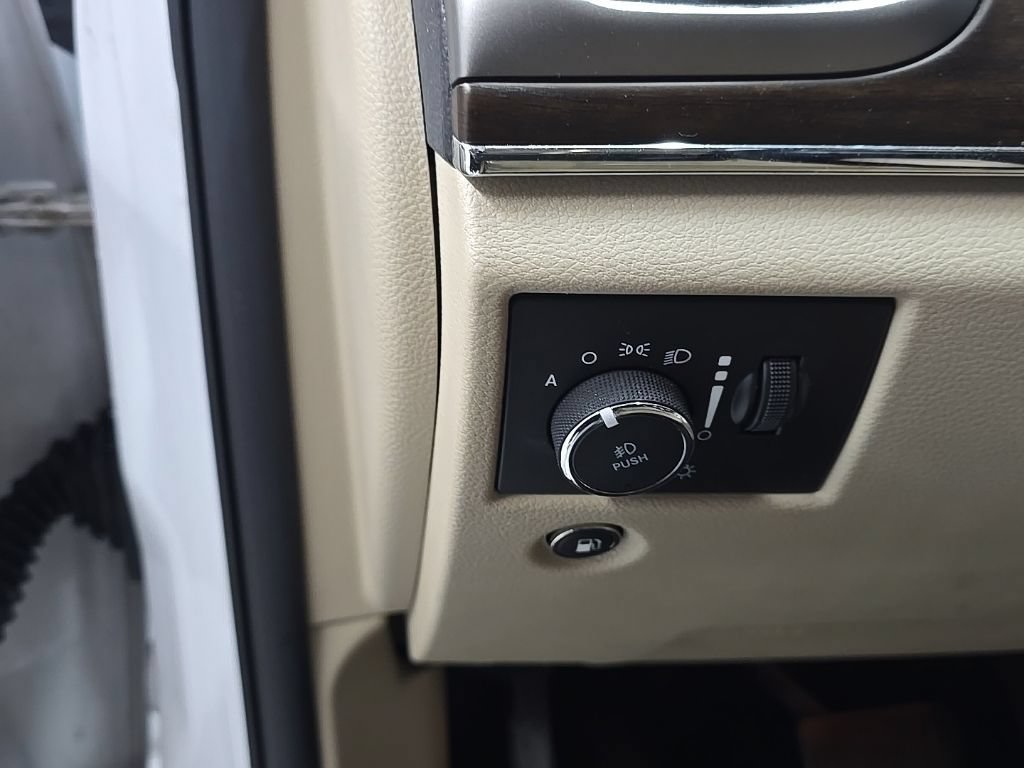 Used 2018 Jeep Grand Cherokee Limited w/ Trailer Tow Group IV AWD/4WD image 11