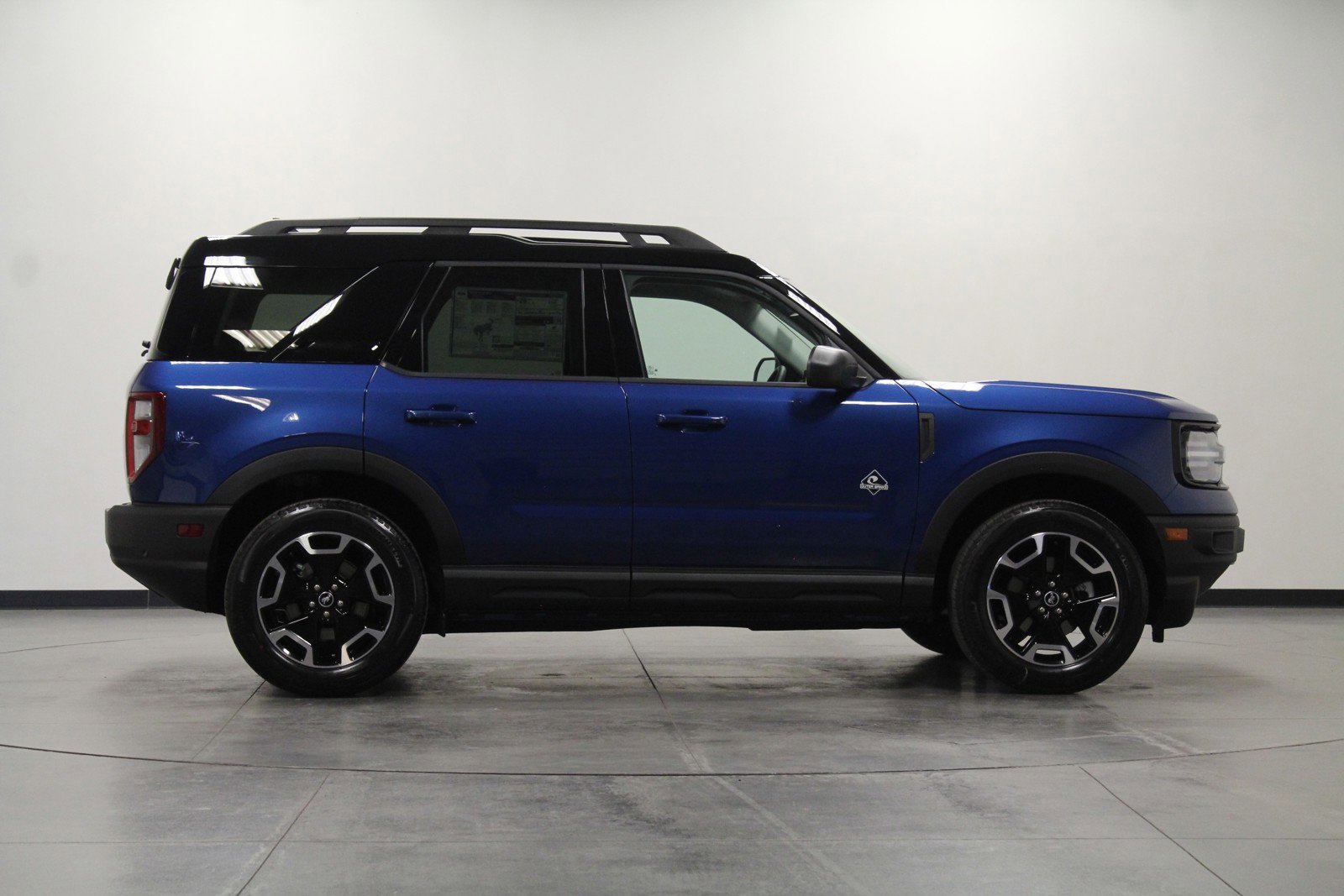 Used 2024 Ford Bronco Sport Outer Banks w/ Tech Package image 3