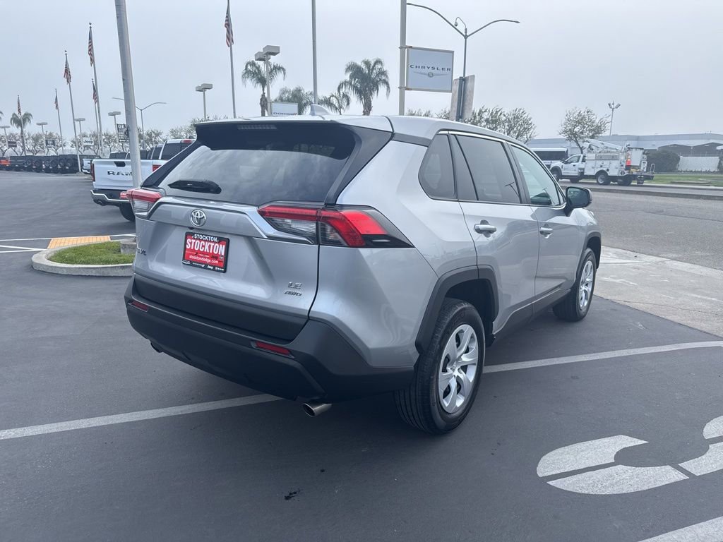 Used 2024 Toyota RAV4 LE image 4