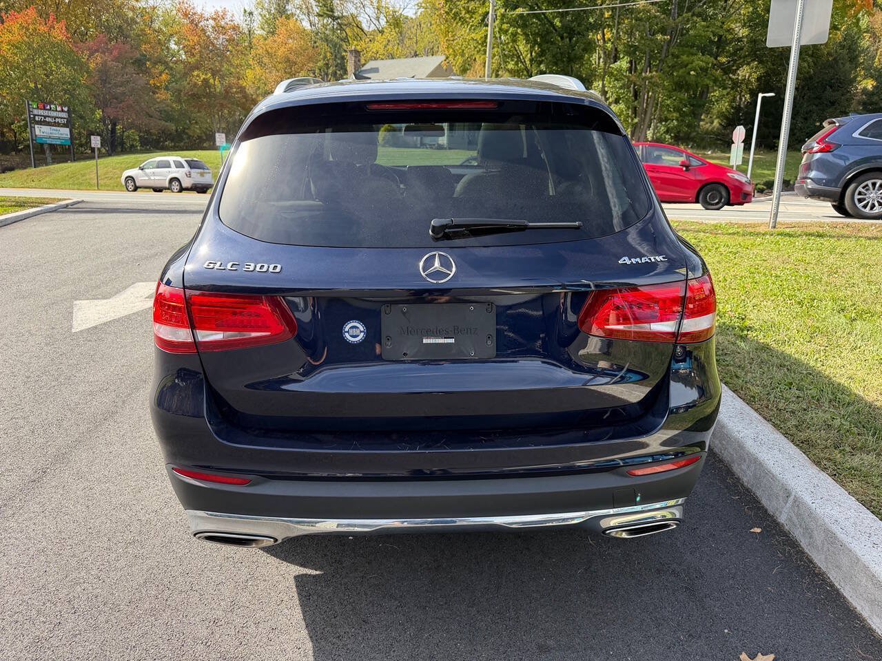 Used 2018 Mercedes-Benz GLC 300 4MATIC image 4