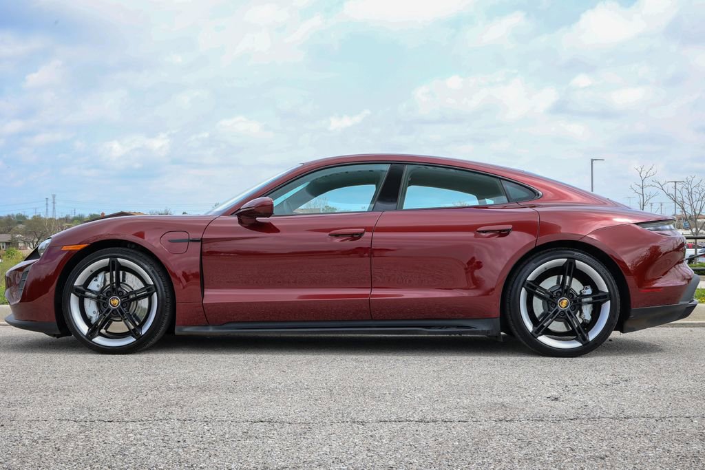 Certified 2022 Porsche Taycan GTS image 2
