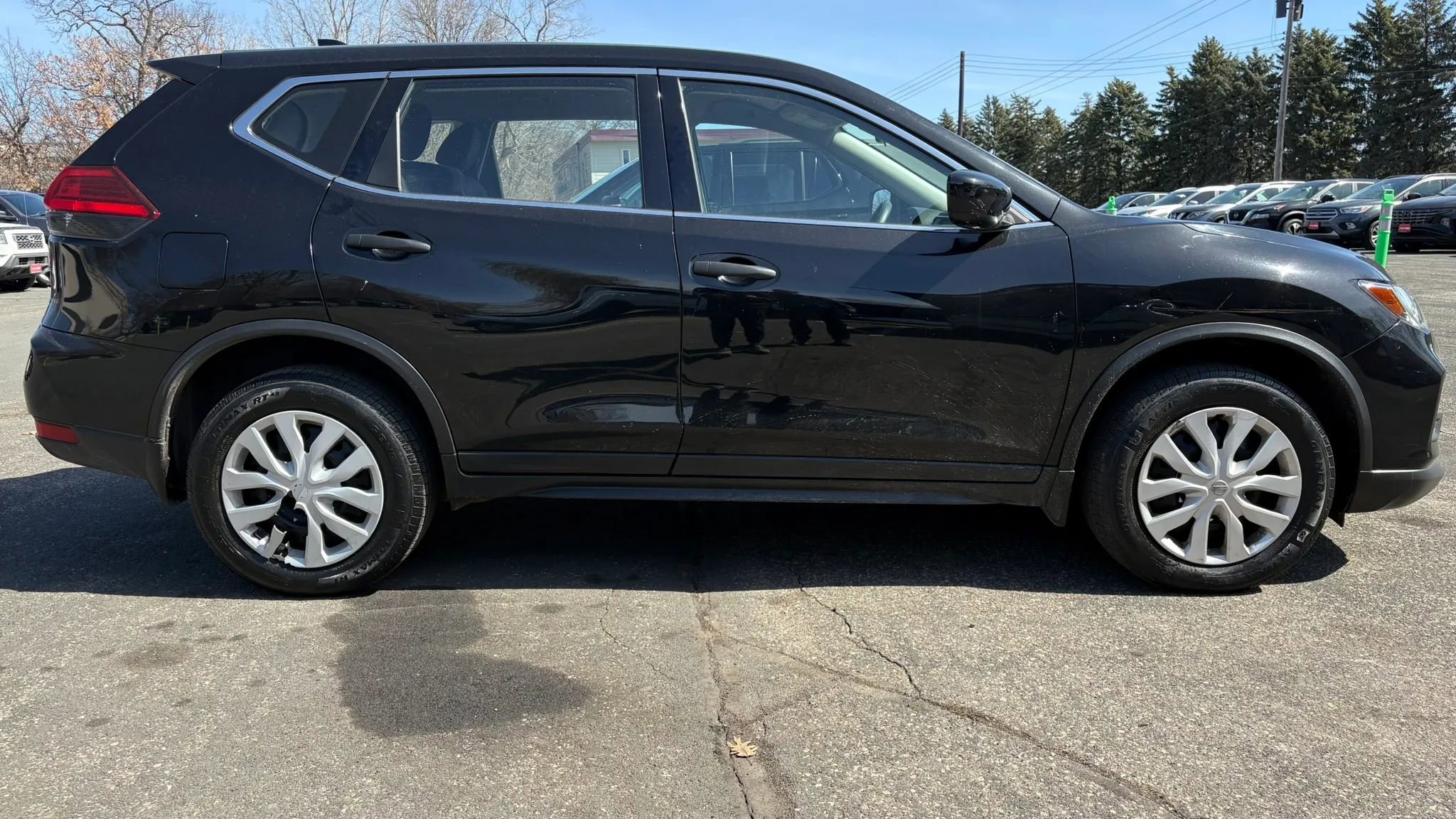 Used 2017 Nissan Rogue S image 11