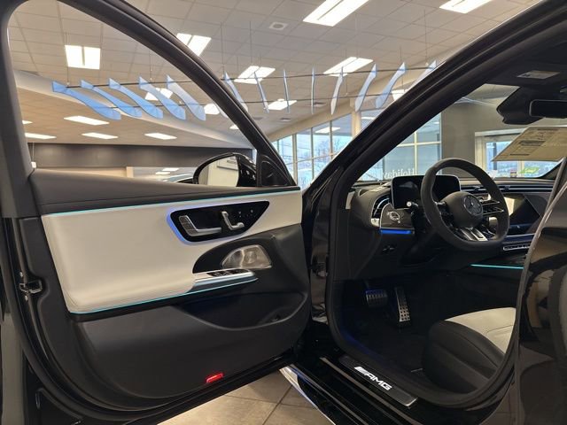 New 2026 Mercedes-Benz E 53 AMG e 4MATIC Sedan image 21