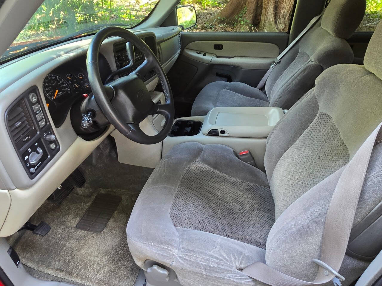 Used 2000 Chevrolet Tahoe LS w/ LS Preferred Equipment Group AWD/4WD image 3