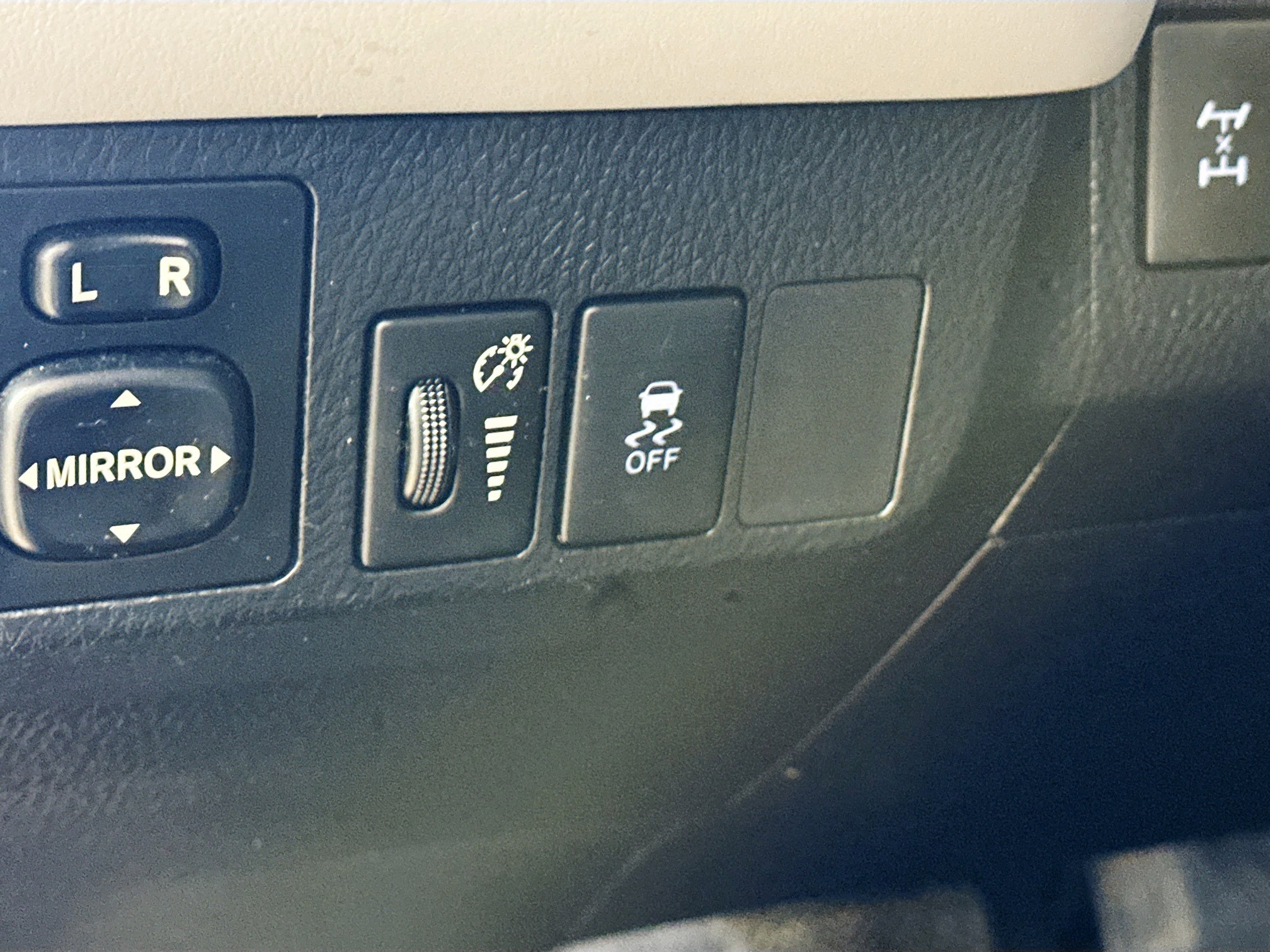 Used 2013 Toyota RAV4 XLE image 10