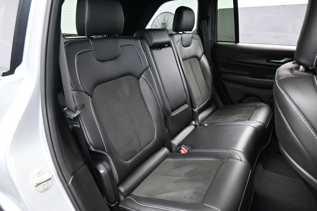 Used 2023 Jeep Grand Cherokee Altitude AWD/4WD image 46