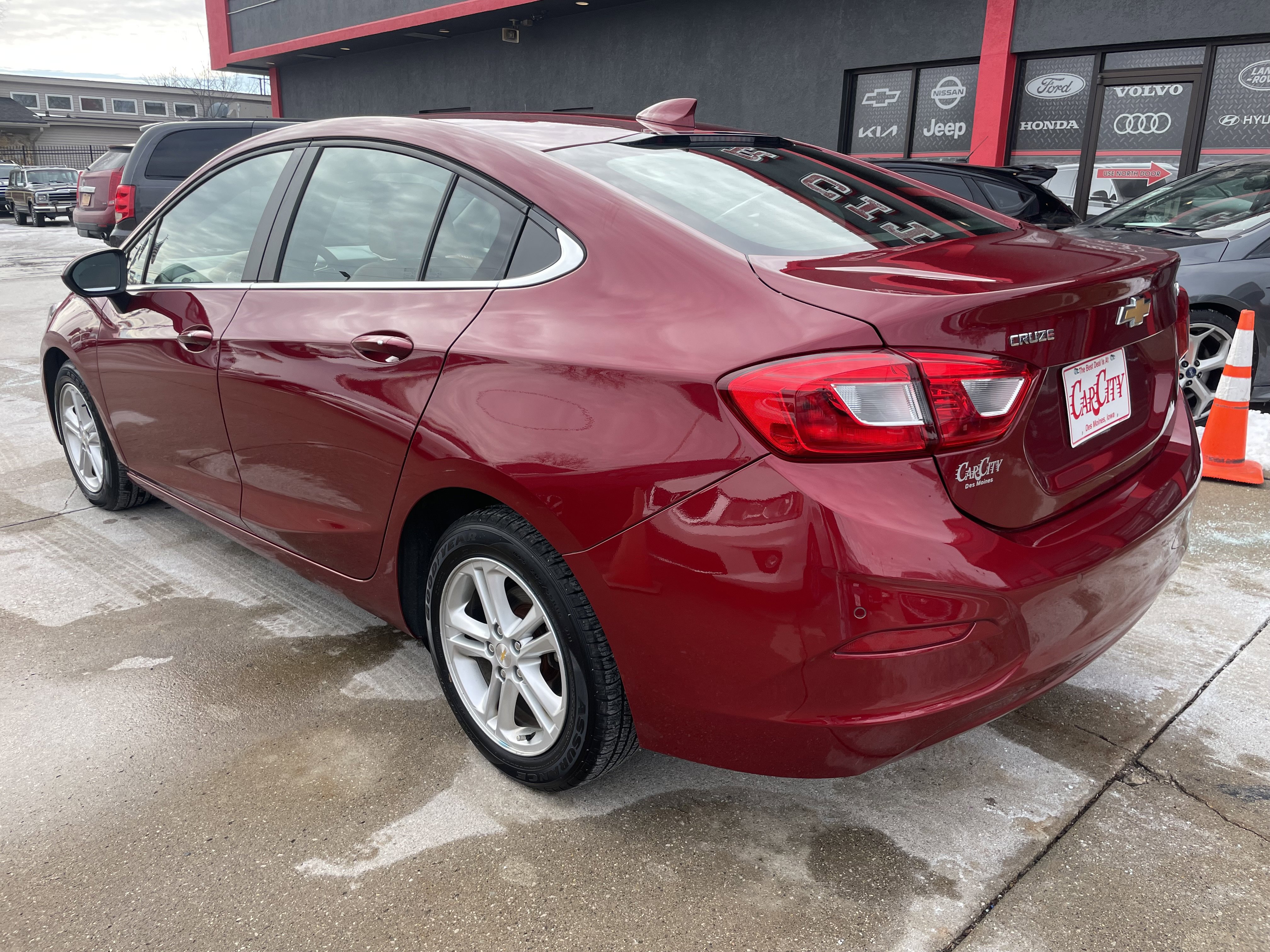 Used 2018 Chevrolet Cruze LT image 3