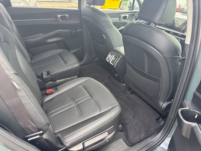 Certified 2025 Kia Sorento EX w/ EX Panoramic Sunroof Package image 13