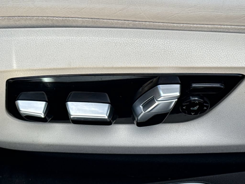 Used 2022 BMW 750Li xDrive AWD/4WD image 25