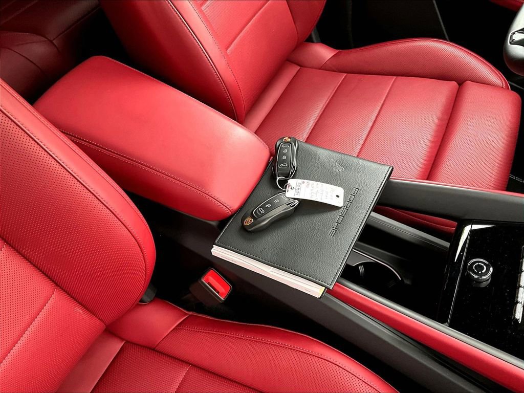 Used 2025 Porsche Macan 4 Electric image 16