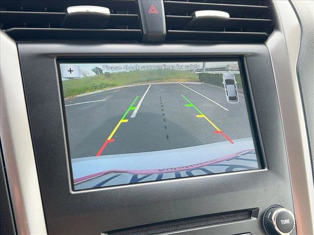 Used 2017 Ford Fusion SE w/ Fusion SE Technology Package image 14