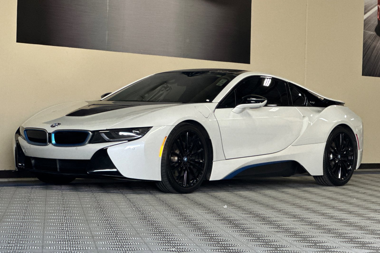 Used 2020 BMW i8 Coupe image 8