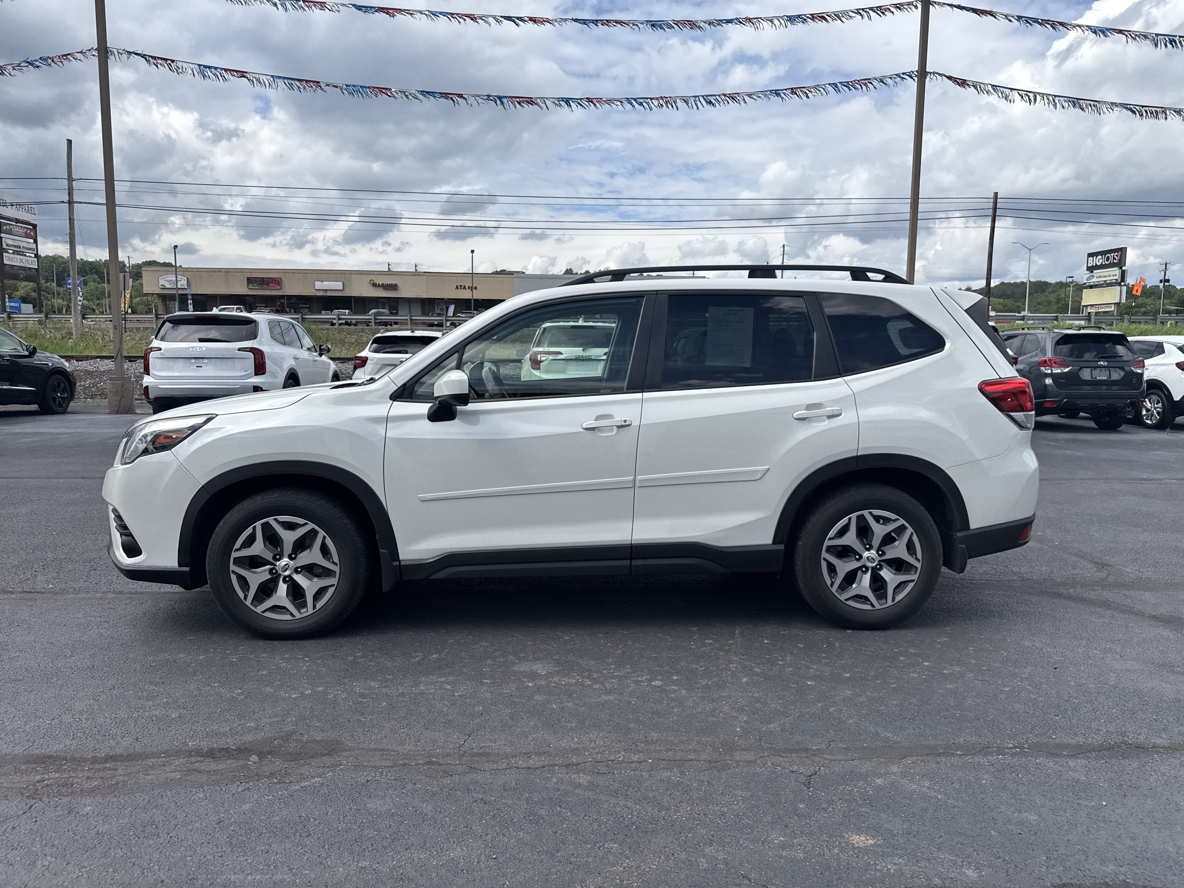 Used 2023 Subaru Forester Premium AWD/4WD image 7