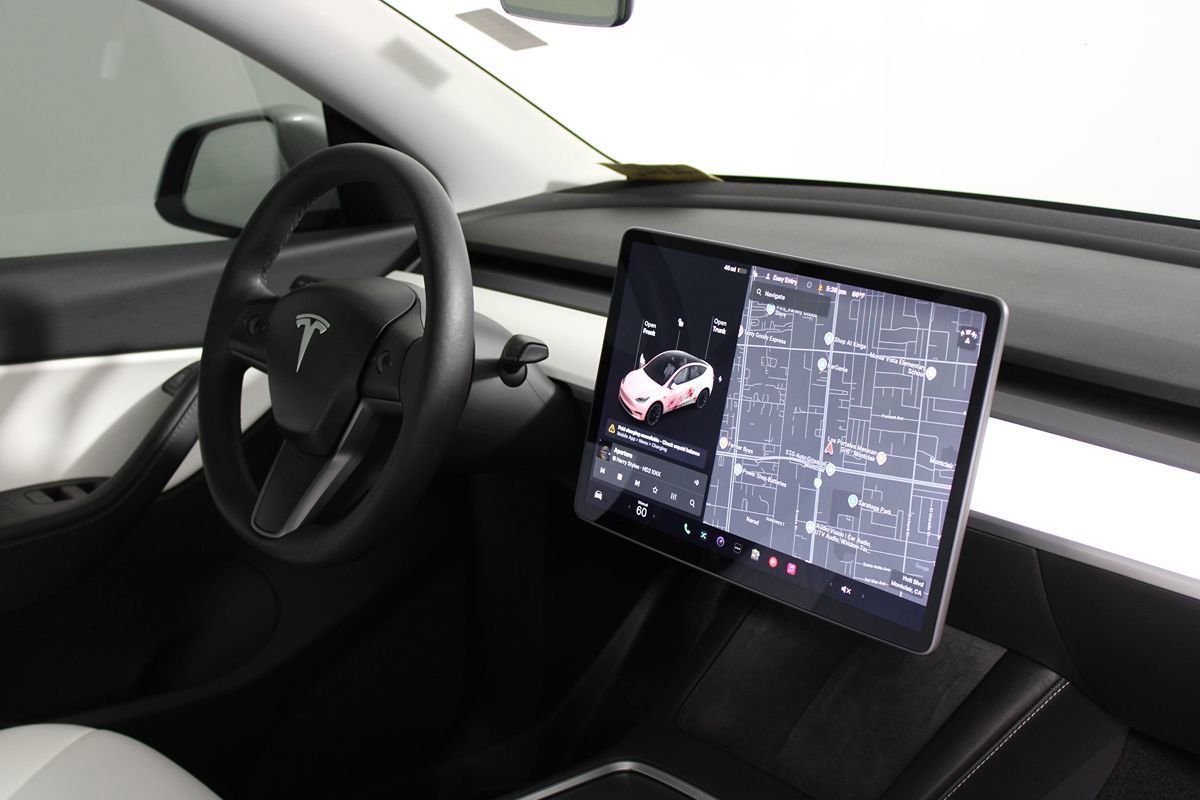 Used 2021 Tesla Model Y Long Range AWD/4WD image 14