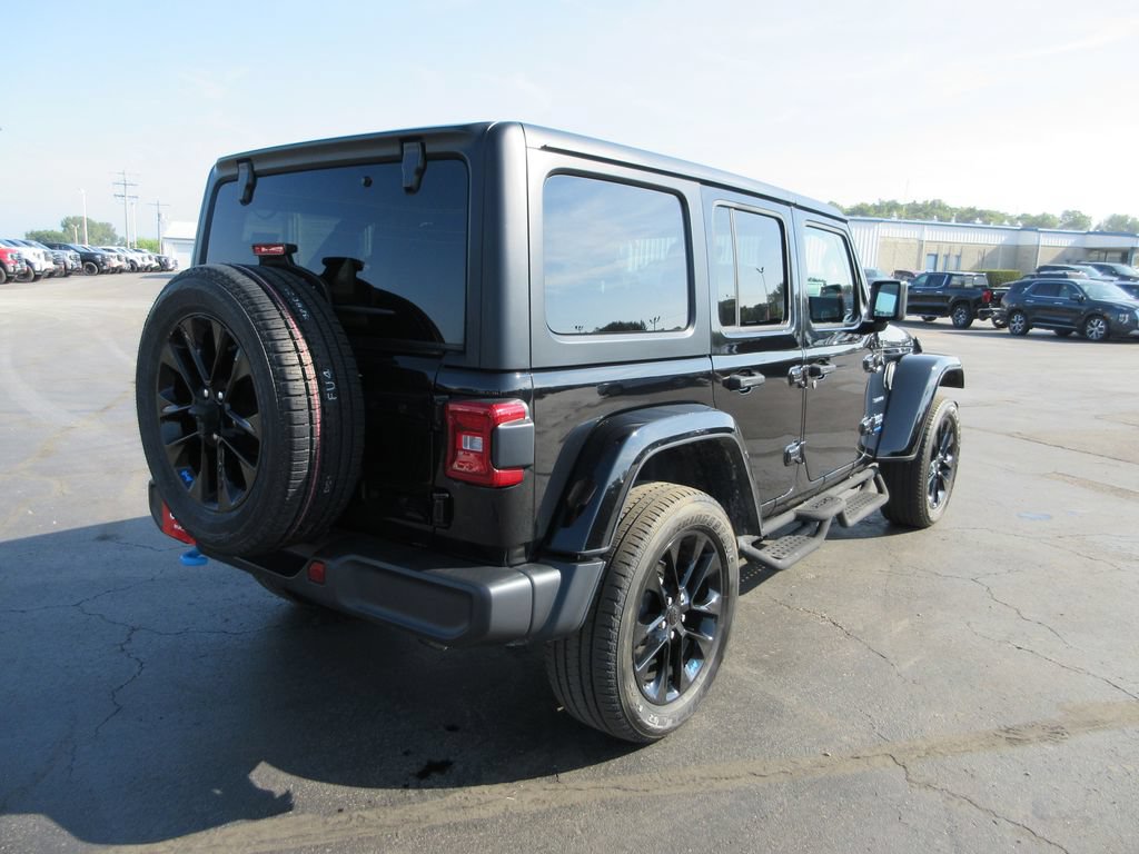 Used 2023 Jeep Wrangler Unlimited Sahara AWD/4WD image 6
