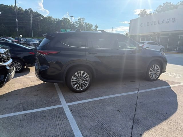 Used 2024 Toyota Highlander Platinum AWD/4WD image 12