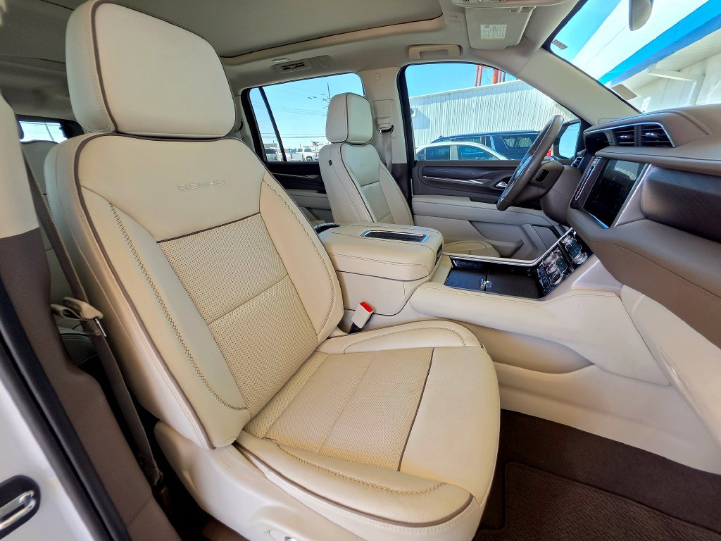Used 2024 GMC Yukon XL Denali AWD/4WD image 92