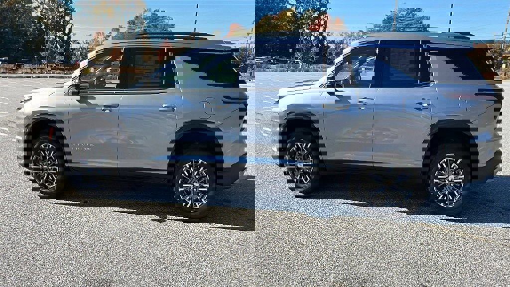 New 2026 Chevrolet Traverse LT w/ Driver Confidence Package image 8