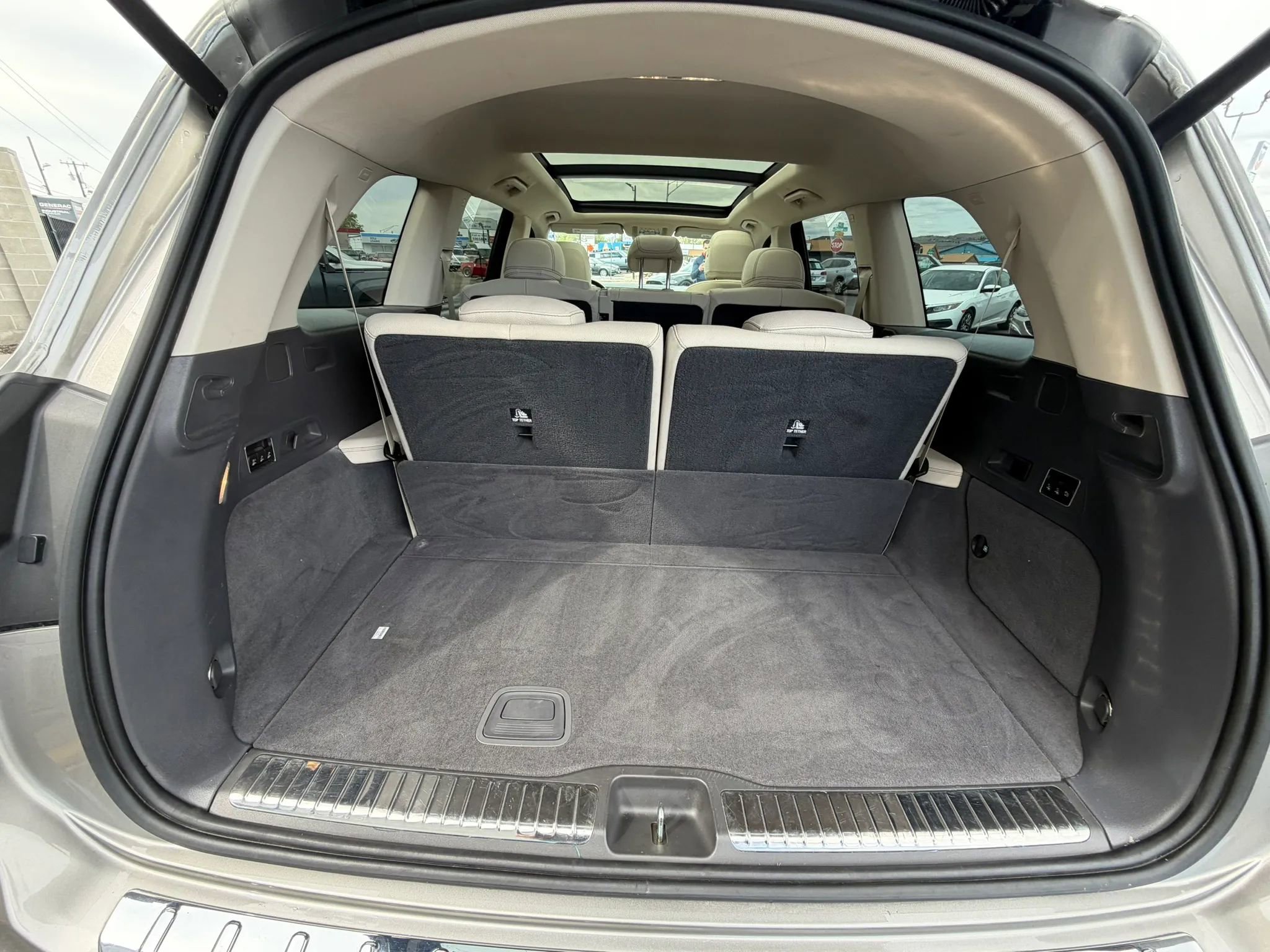 Used 2020 Mercedes-Benz GLS 450 4MATIC image 21