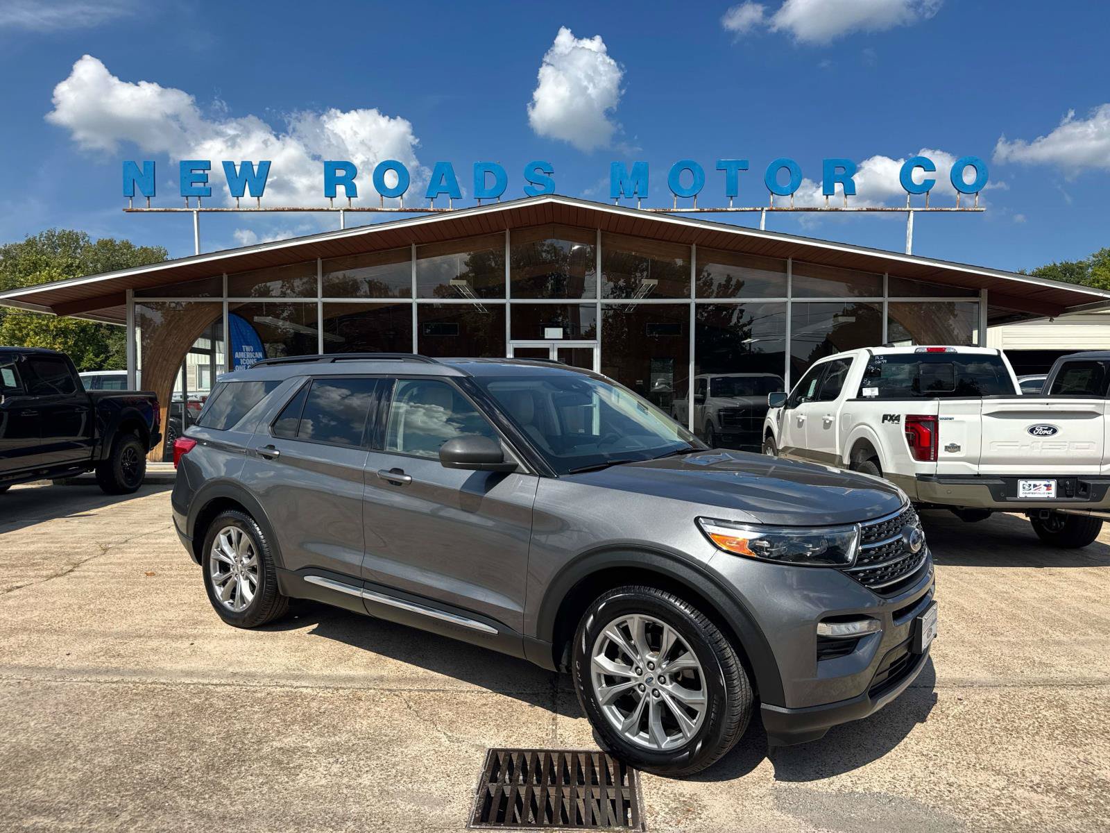 Certified 2022 Ford Explorer XLT w/ Equipment Group 202A