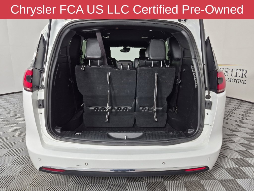 Certified 2025 Chrysler Pacifica Select FWD image 33