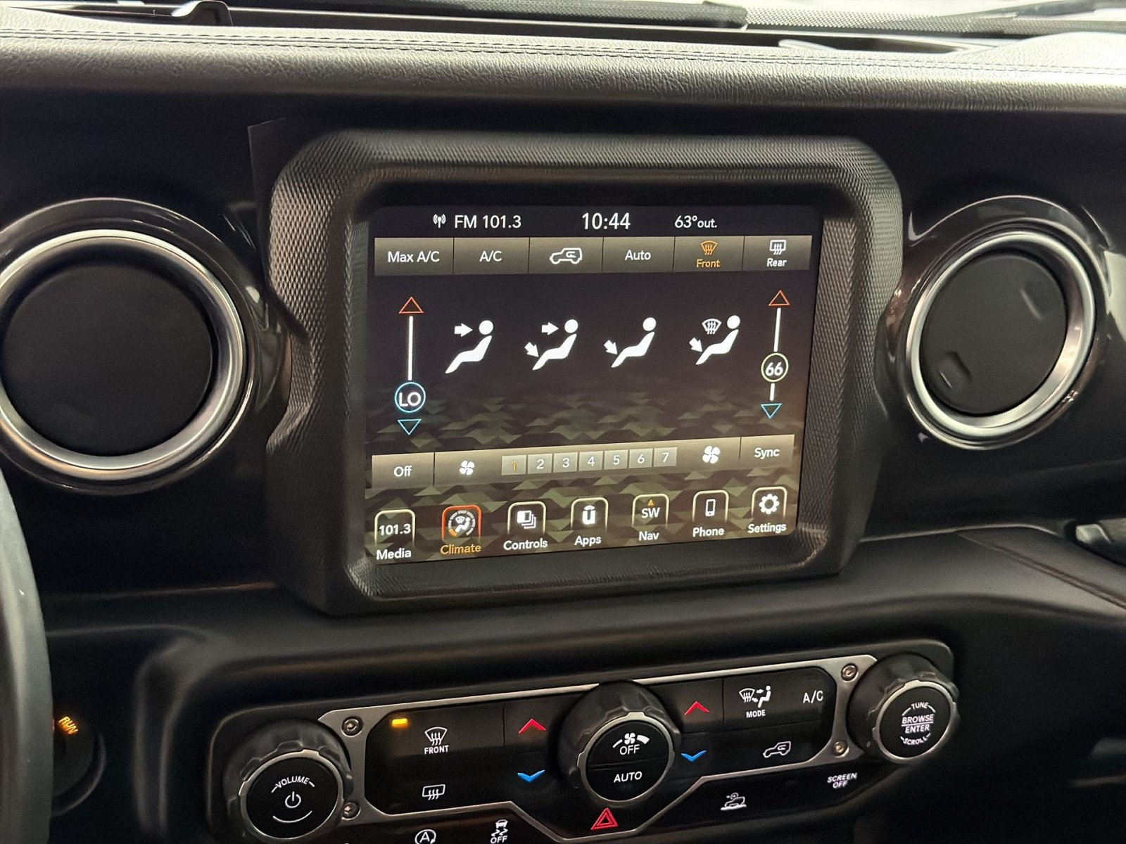 Used 2022 Jeep Wrangler Unlimited Sahara AWD/4WD image 21