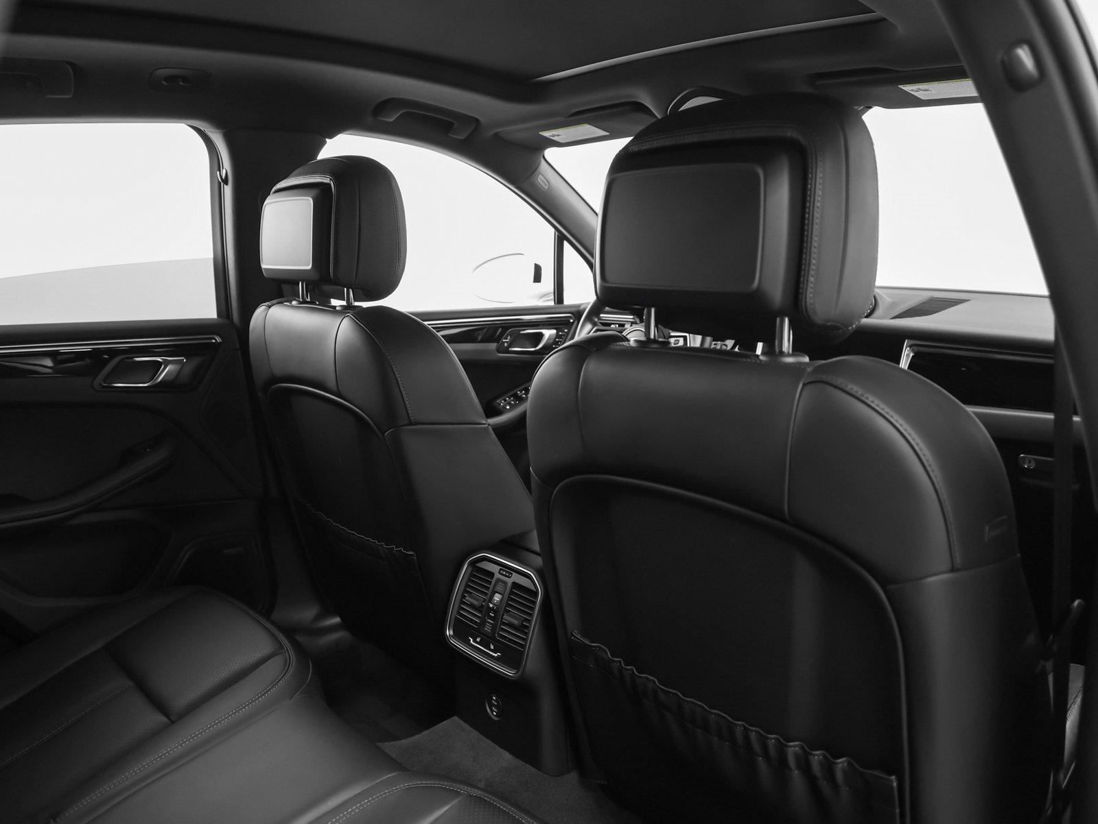 Used 2024 Porsche Macan image 24