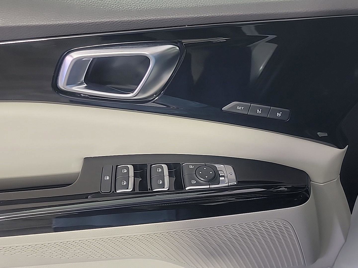 Used 2024 Kia Carnival SX image 38