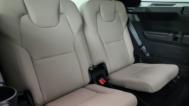 Certified 2026 Volvo XC90 B6 Plus w/ Protection Package AWD/4WD image 33