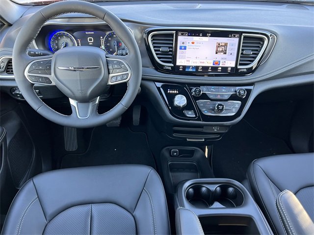 New 2026 Chrysler Pacifica Select image 2