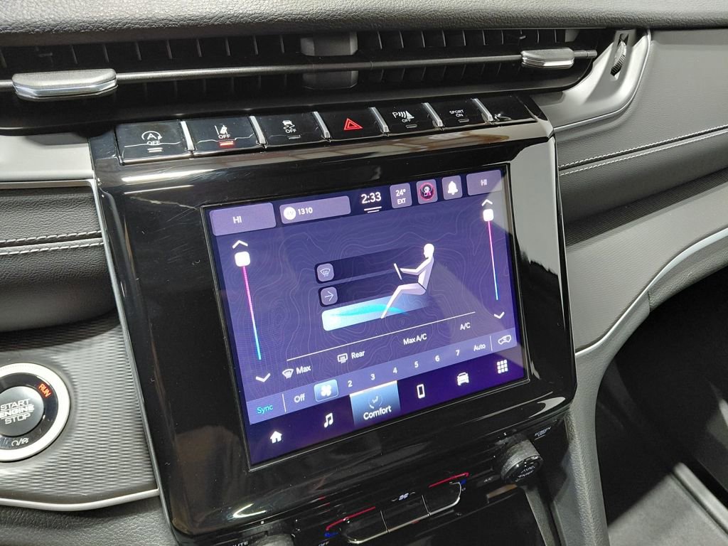 Certified 2025 Jeep Grand Cherokee Laredo X image 33