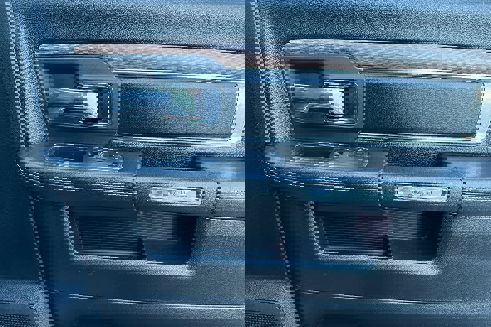 Used 2018 RAM 2500 Laramie image 18