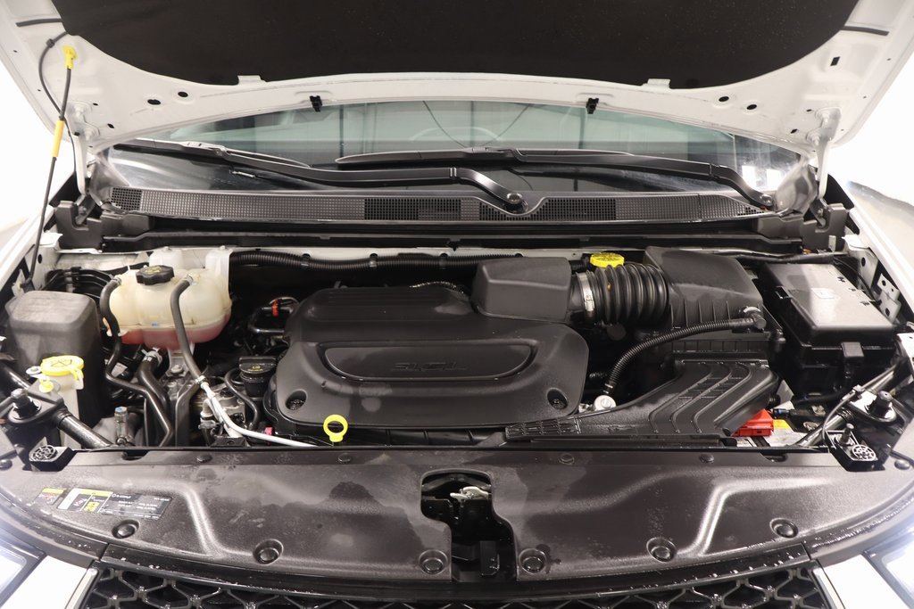 Used 2025 Chrysler Pacifica Select image 23