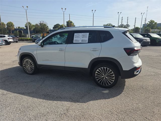 Used 2026 Volkswagen Taos SE FWD image 5