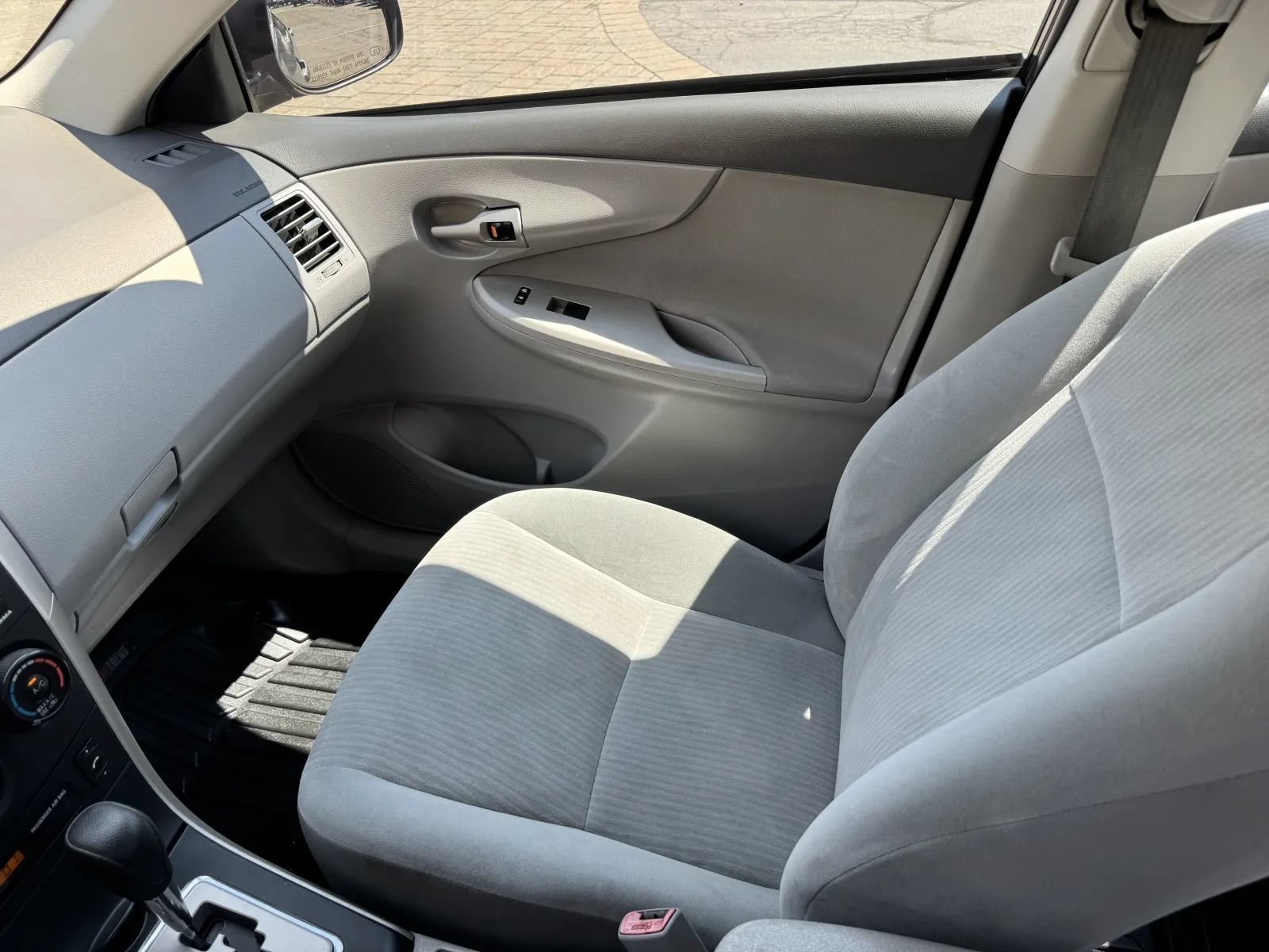 Used 2010 Toyota Corolla LE FWD image 27