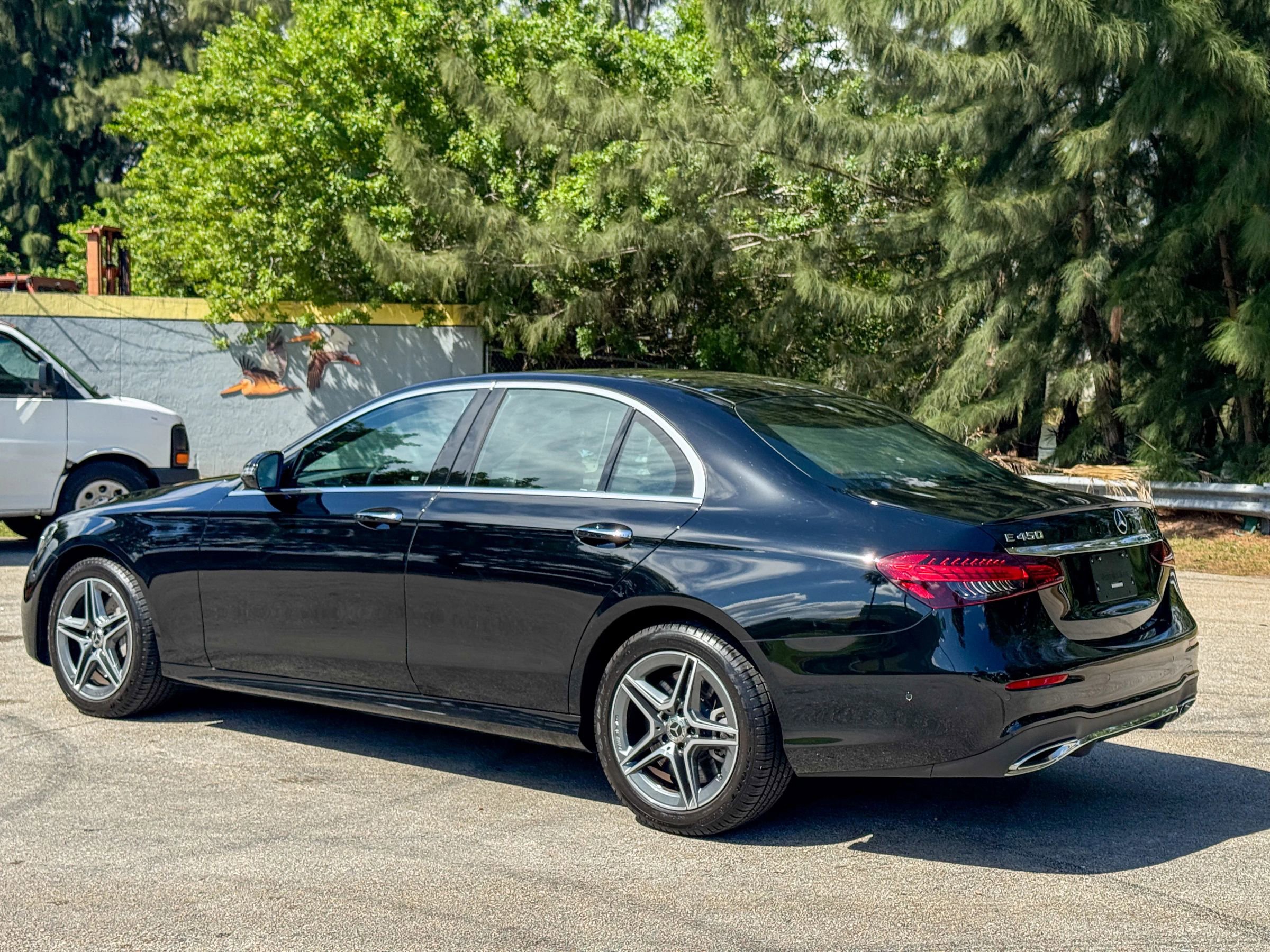 Used 2022 Mercedes-Benz E 450 4MATIC Sedan image 4