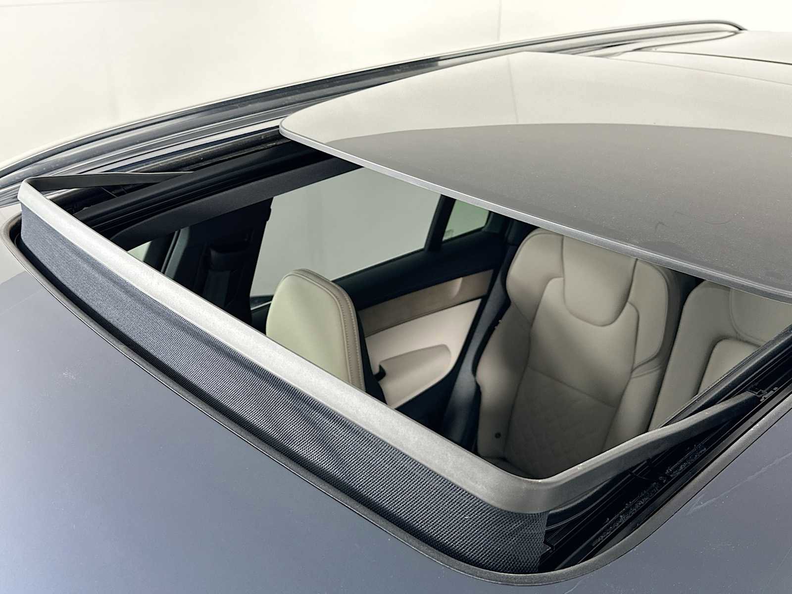 New 2026 Volvo XC90 B6 Plus w/ Protection Package Premier image 19