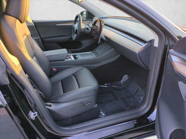 Used 2024 Tesla Model Y Performance image 23