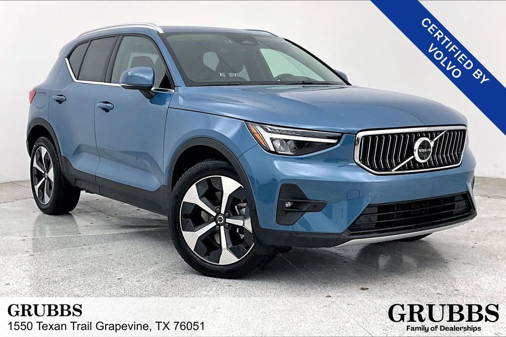 Used 2025 Volvo XC40 B5 Plus image 1