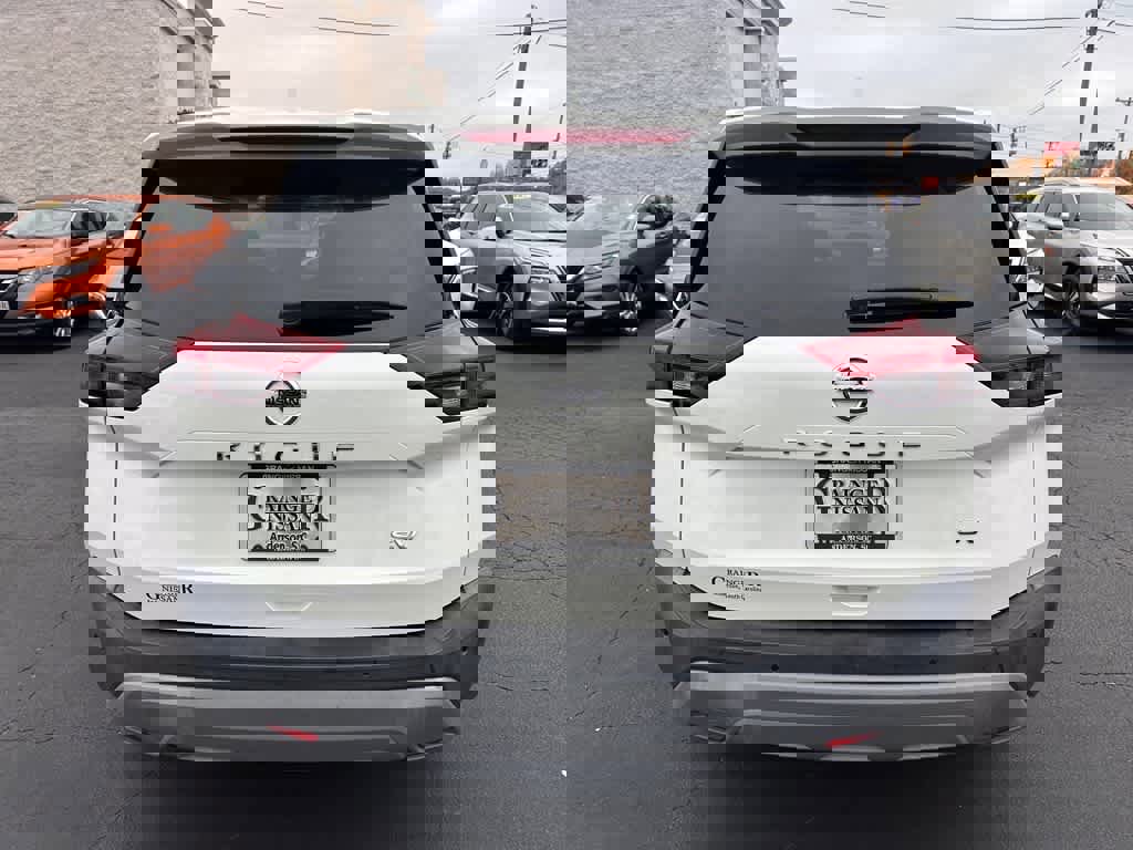 Used 2021 Nissan Rogue SV image 4