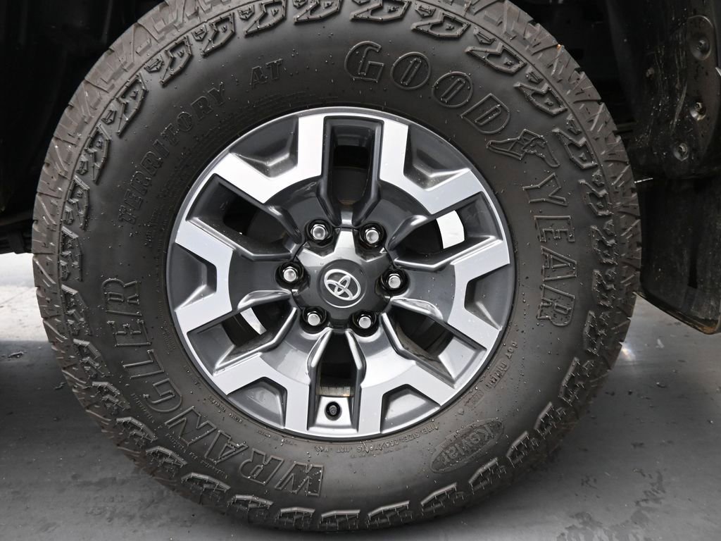 Used 2023 Toyota Tacoma TRD Off-Road w/ Technology Package image 15