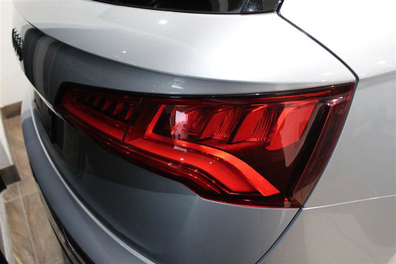 Used 2018 Audi SQ5 Premium Plus w/ Navigation Package image 11