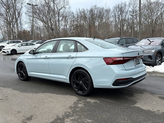 Certified 2025 Volkswagen Jetta SE w/ Sunroof Package image 6