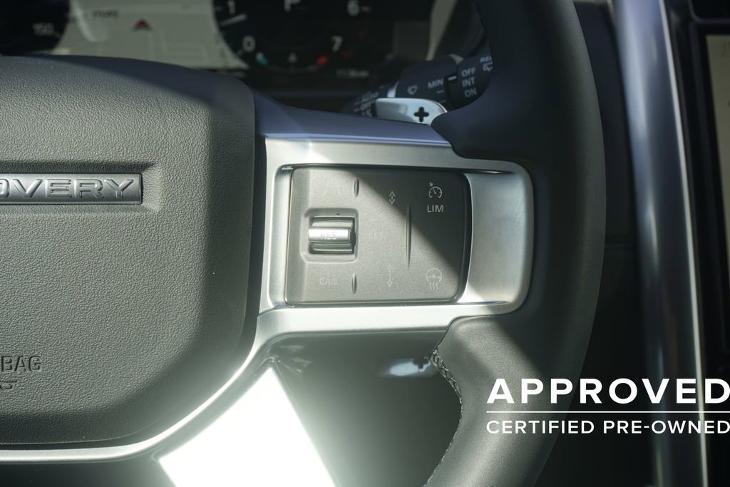 Used 2025 Land Rover Discovery S image 13