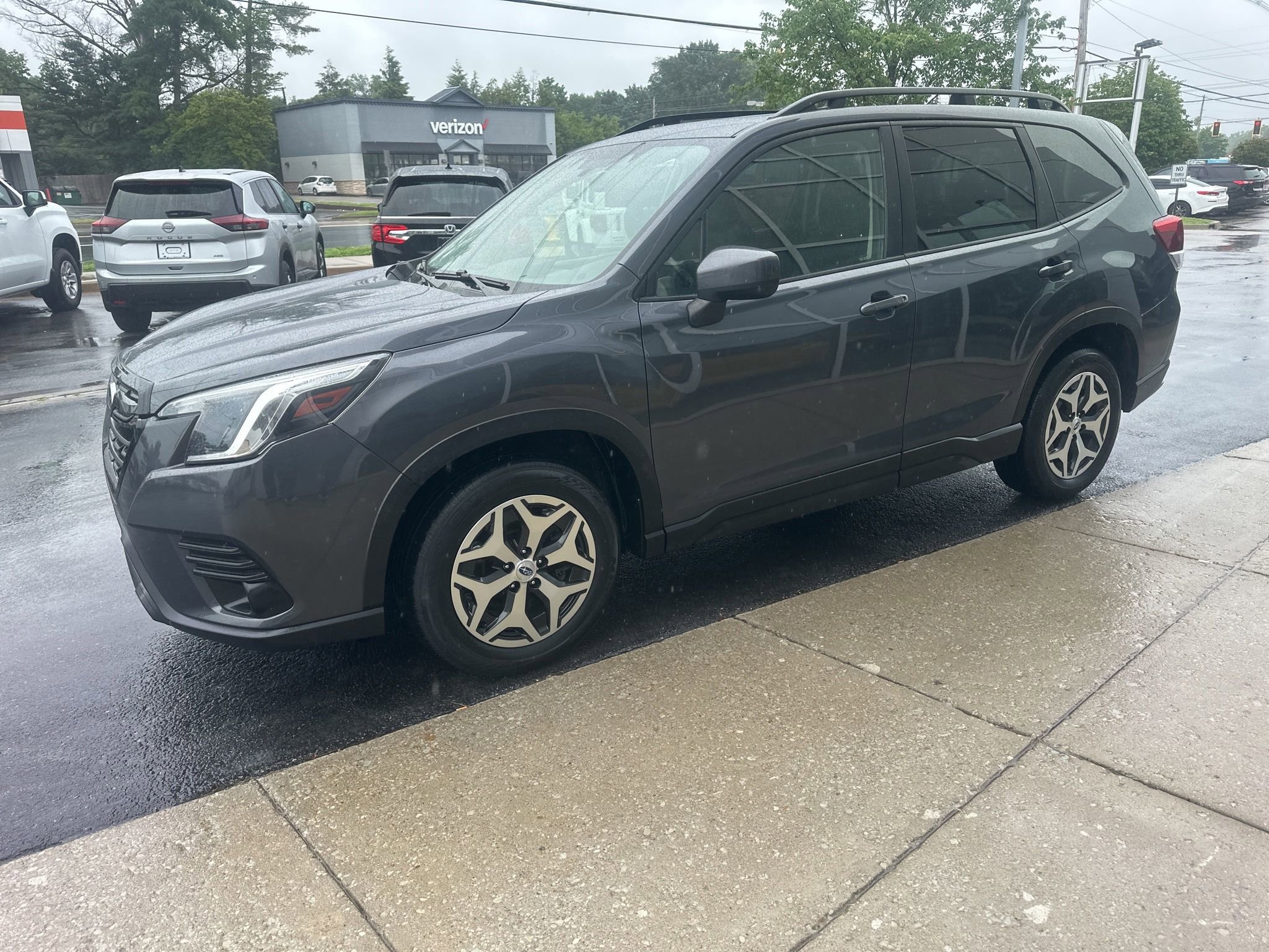 Used 2022 Subaru Forester Premium AWD/4WD image 6