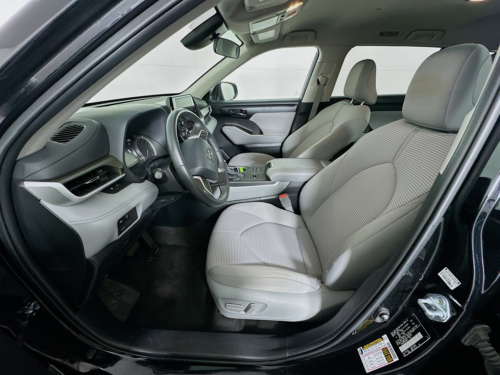 Used 2024 Toyota Highlander LE image 13