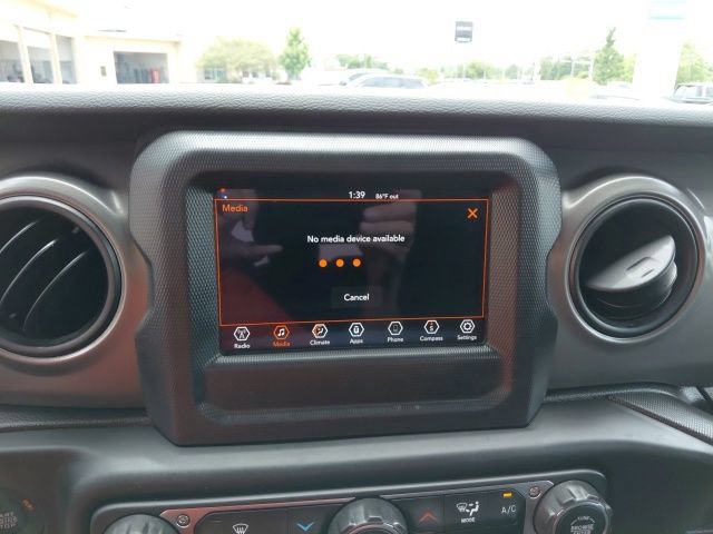 Used 2023 Jeep Gladiator Sport AWD/4WD image 17