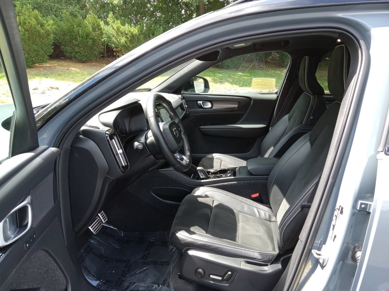 Used 2022 Volvo XC40 T5 R-Design w/ Climate Package AWD/4WD image 10